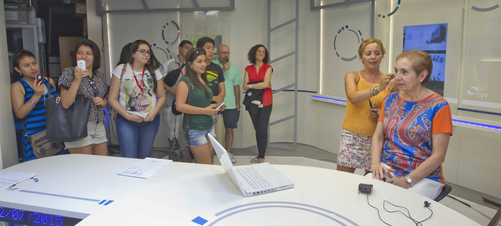 Universitarios peruanos visitan Diario LA RIOJA