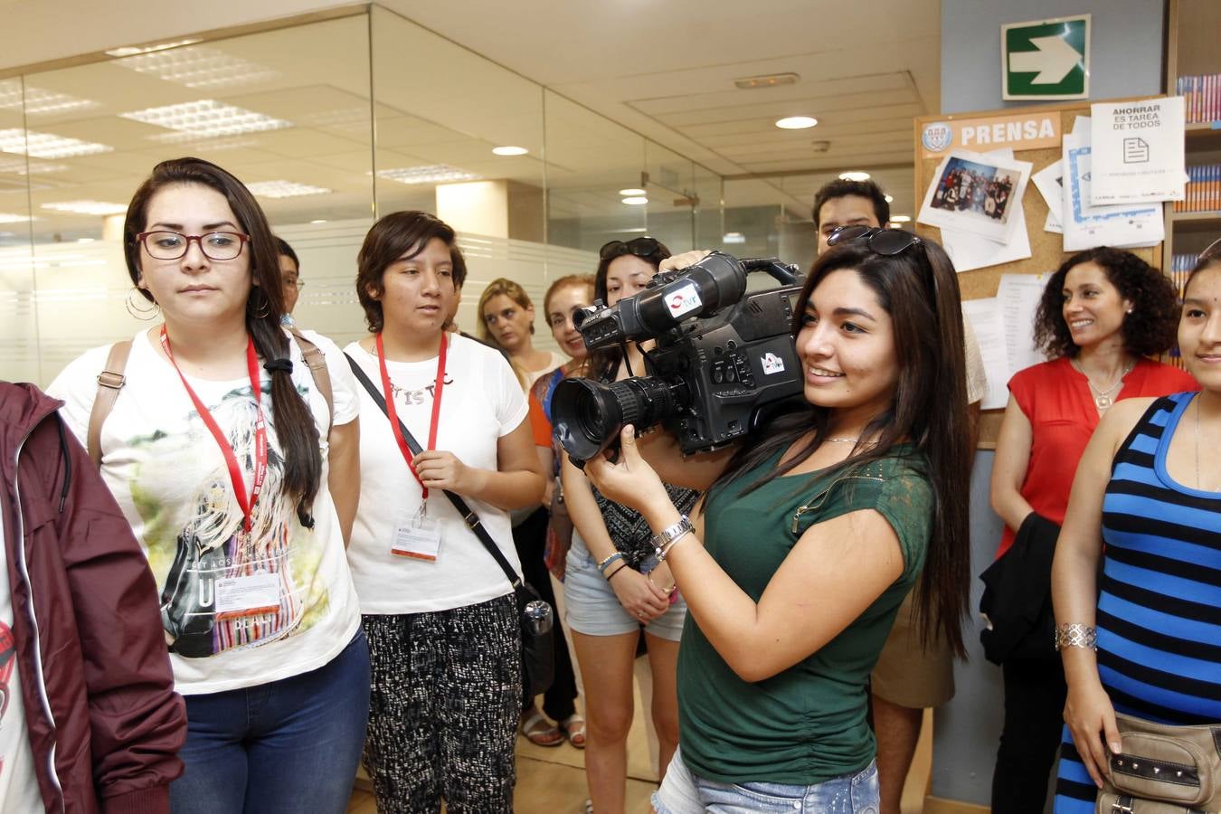 Universitarios peruanos visitan Diario LA RIOJA