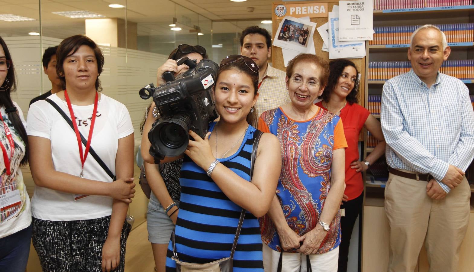 Universitarios peruanos visitan Diario LA RIOJA