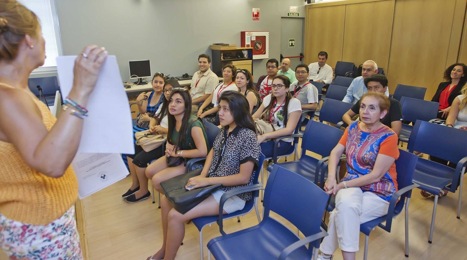 Universitarios peruanos visitan Diario LA RIOJA