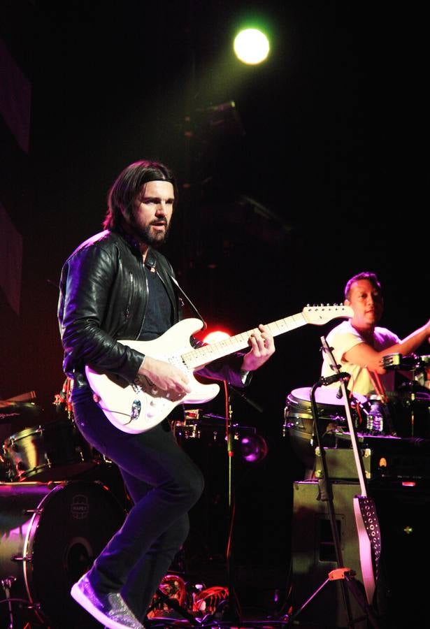 La &#039;locura de amor&#039; de Juanes pone en pie al Teatro Real