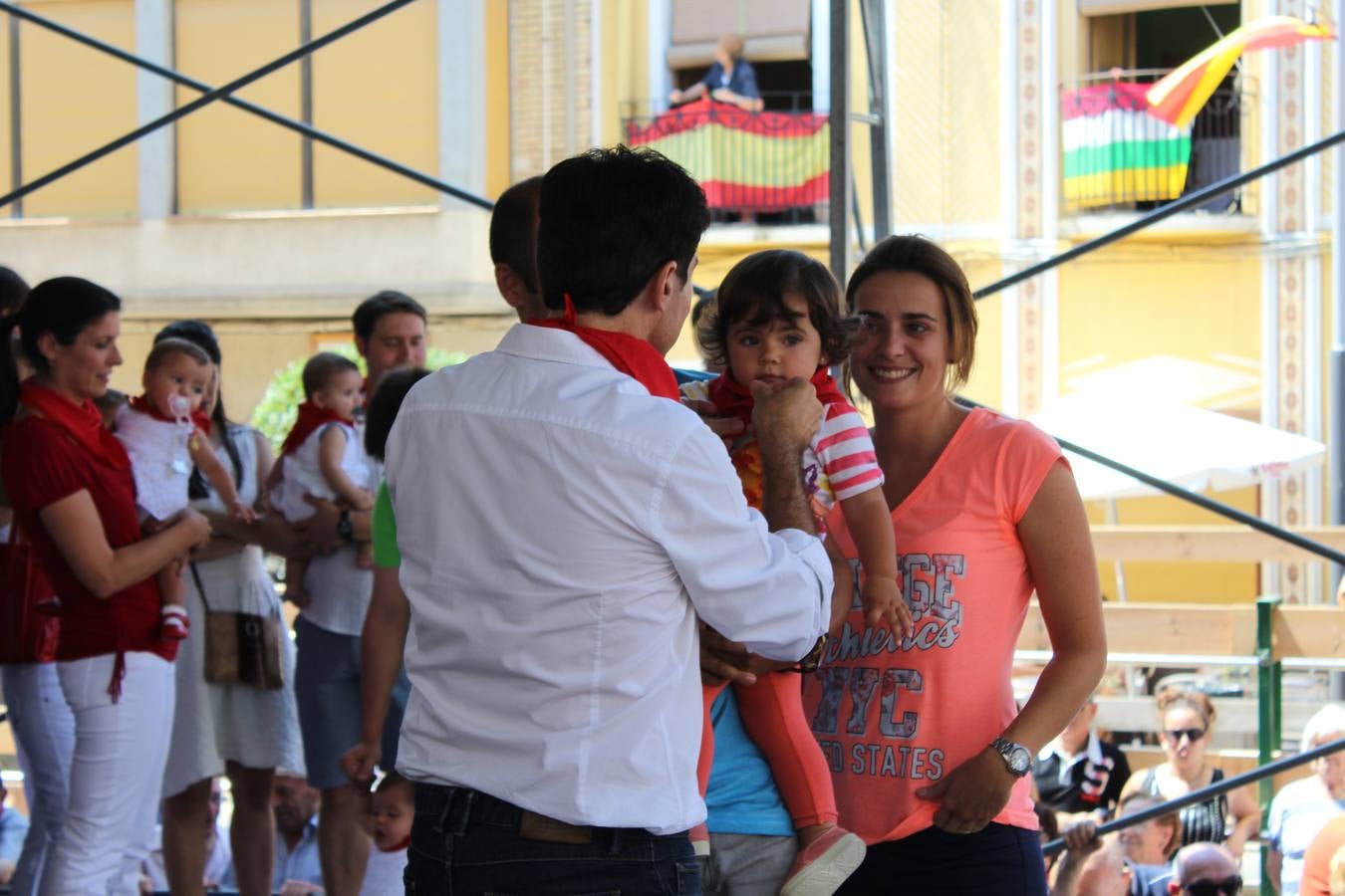 Rincón impone el pañuelo de fiestas a los niños nacidos en el último año