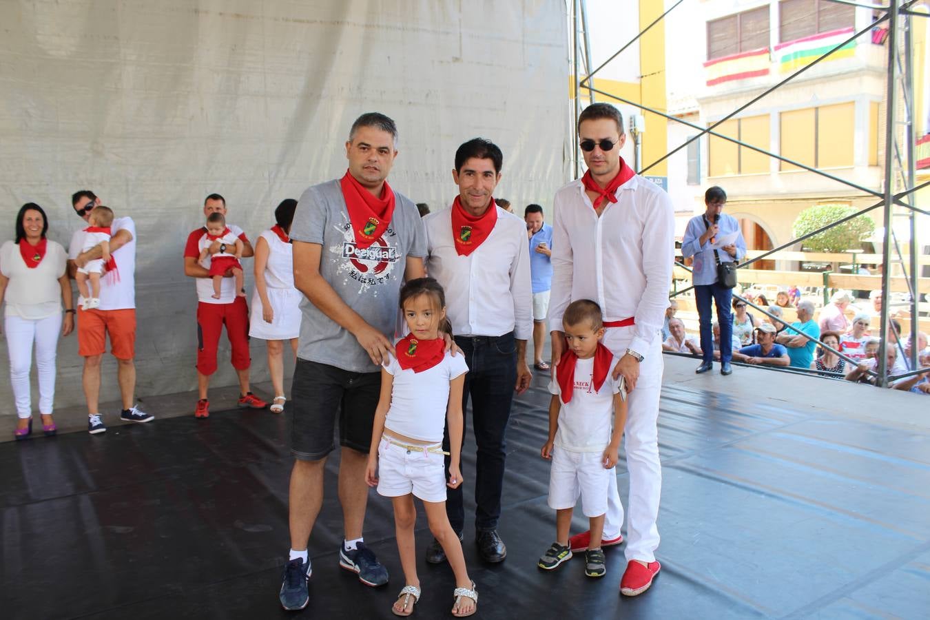 Rincón impone el pañuelo de fiestas a los niños nacidos en el último año