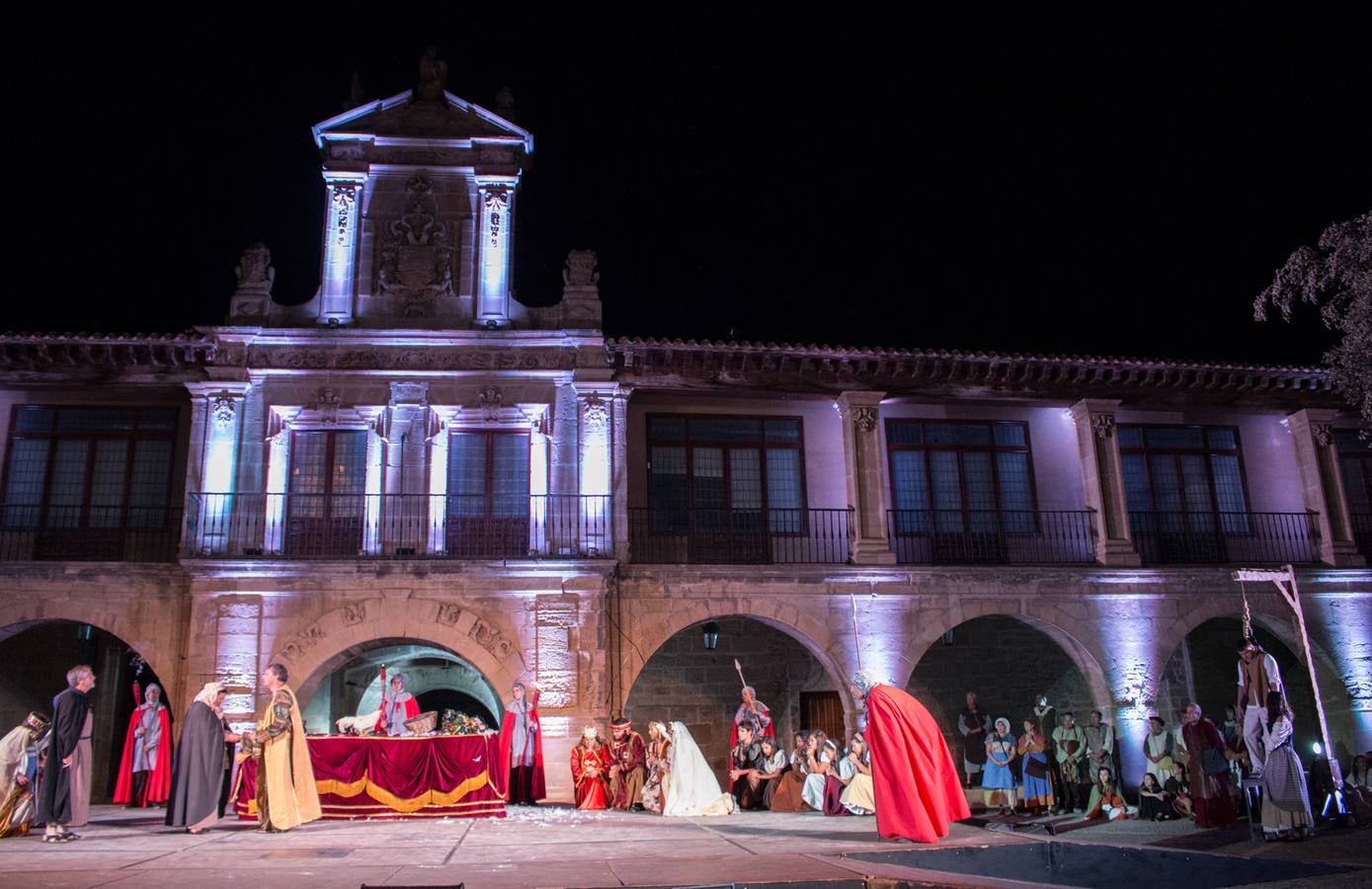 Los &#039;Milagros del Santo&#039; suben el telón