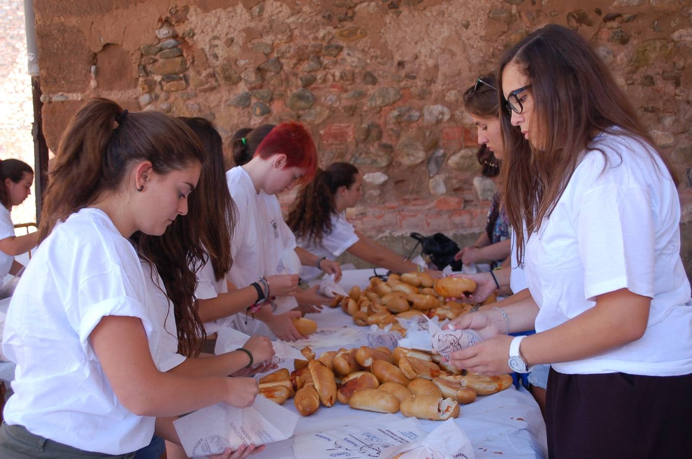 Proclamación de los Soperos y fiesta del Vino chorizo y pan en Badarán