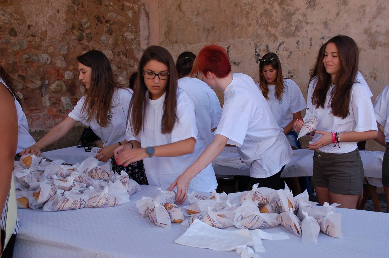 Proclamación de los Soperos y fiesta del Vino chorizo y pan en Badarán