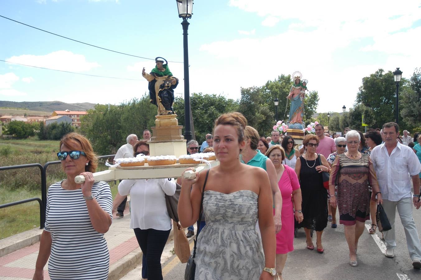 Procesión y ofrenda de flores en honor a la Virgen del Rosario y San Vicente Ferrer en Valverde