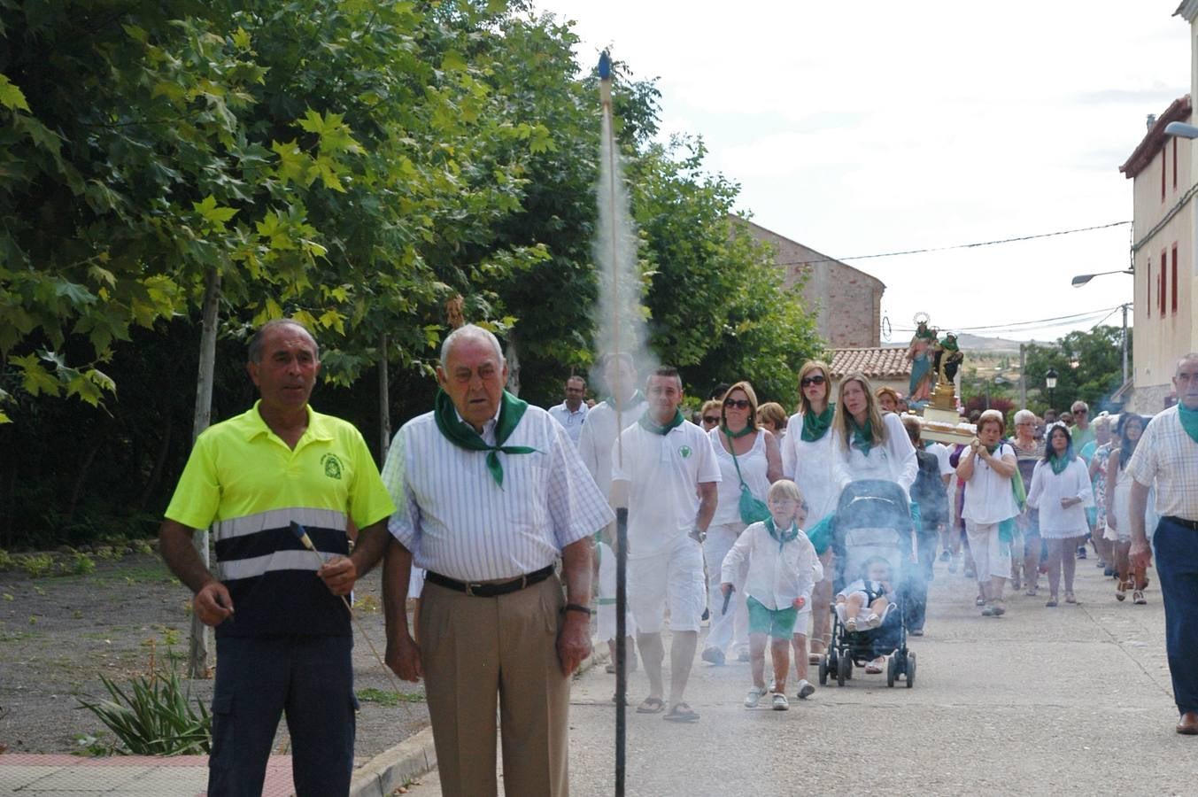 Procesión y ofrenda de flores en honor a la Virgen del Rosario y San Vicente Ferrer en Valverde