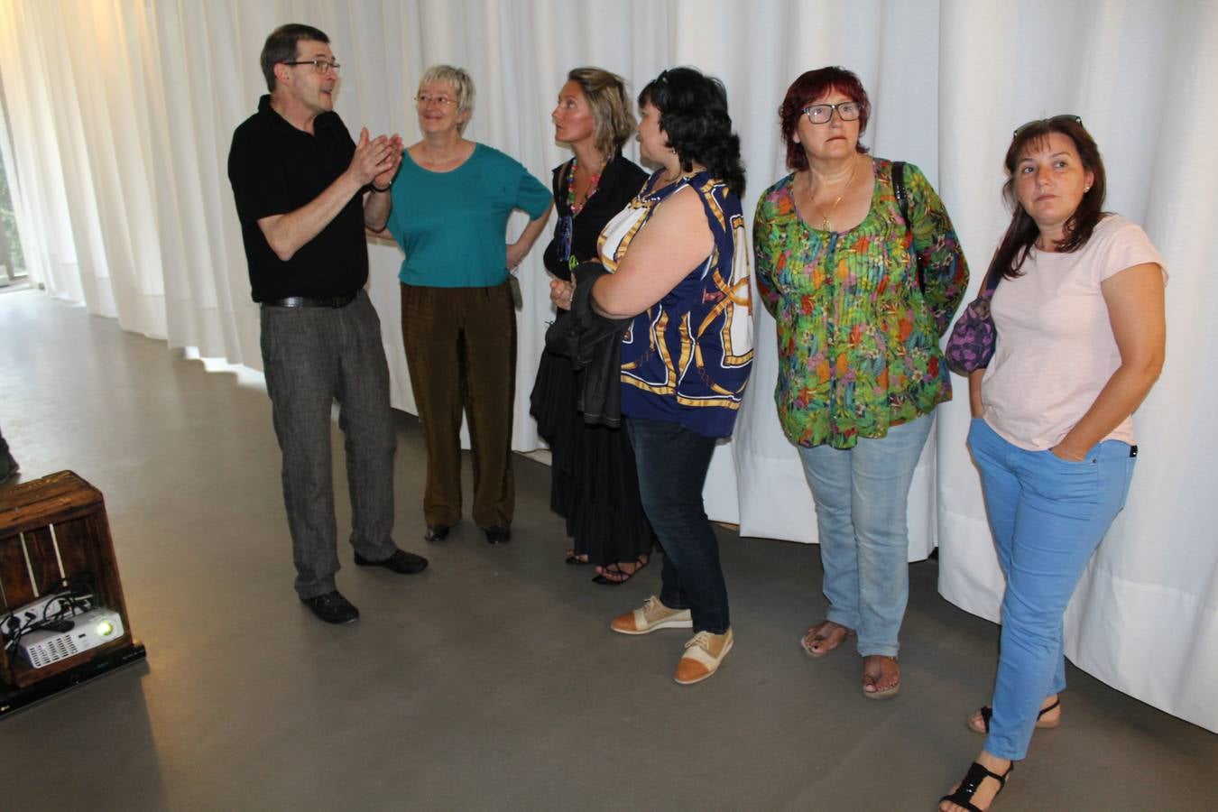 Inauguración de la primera muestra de ENVERARTE en la sede de Complot!