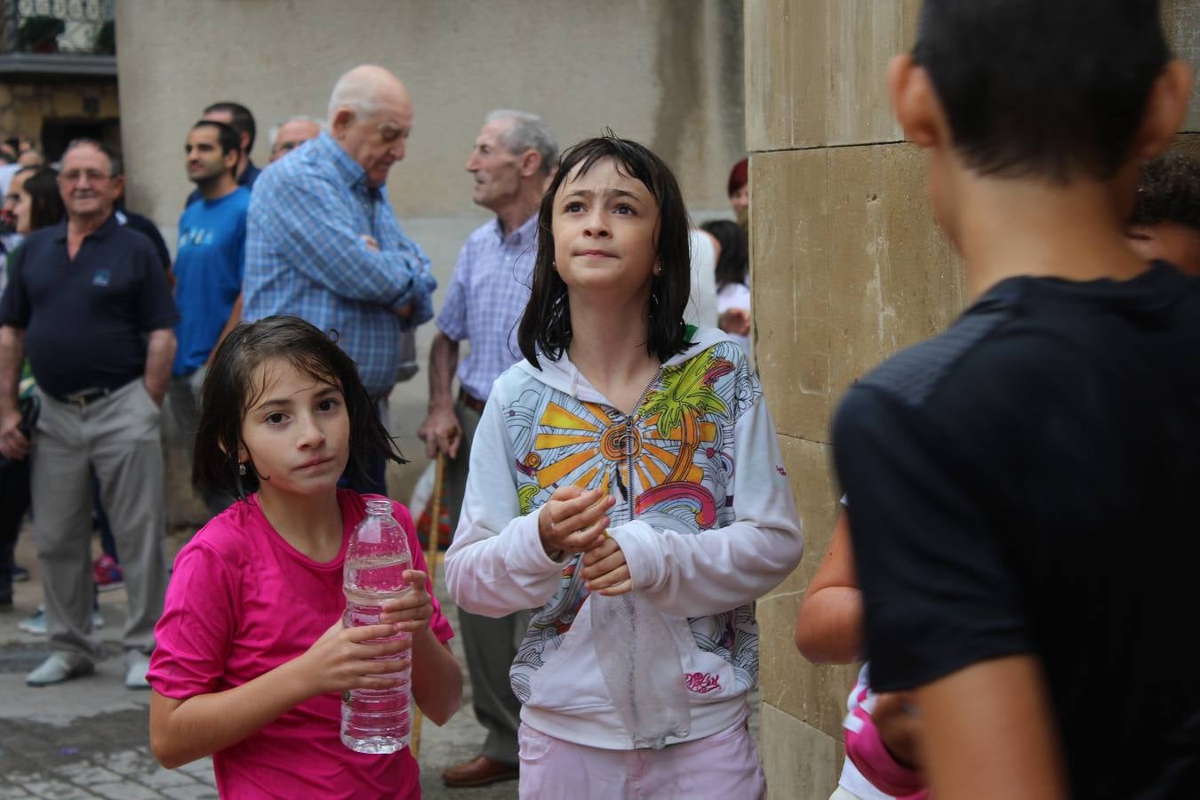 El agua toma las fiestas en Alcanadre