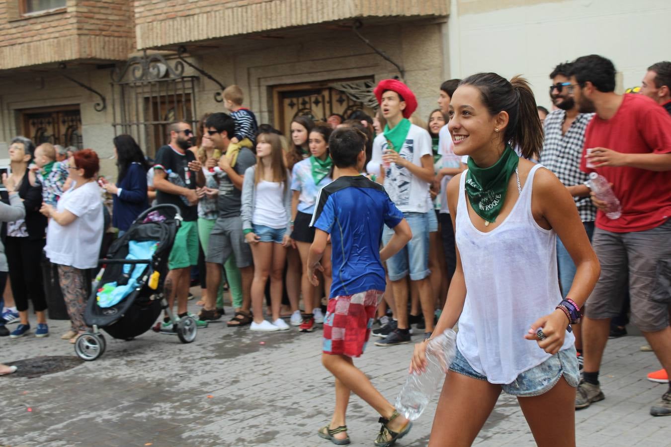 El agua toma las fiestas en Alcanadre