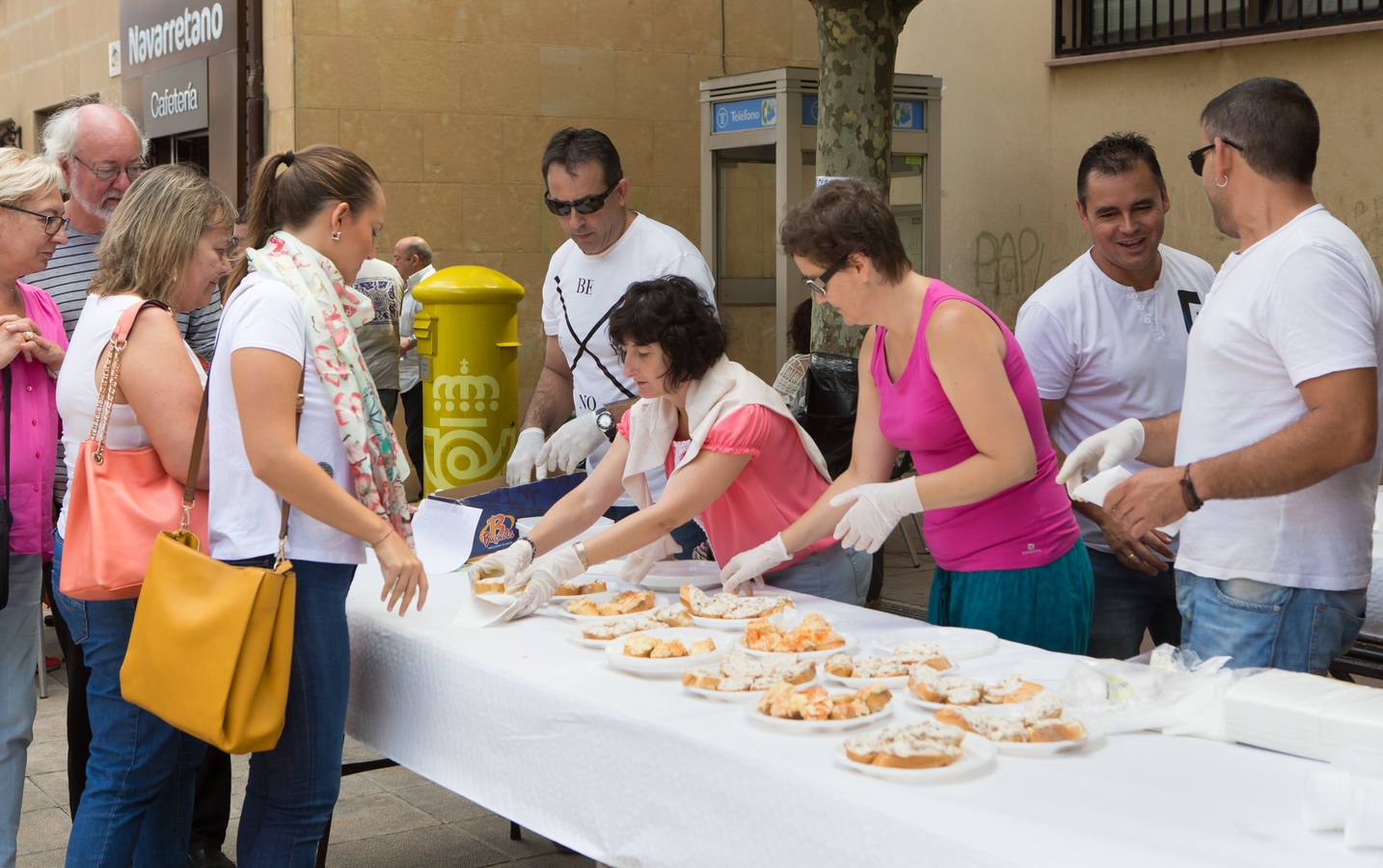 Procesión y degustaciones en Navarrete