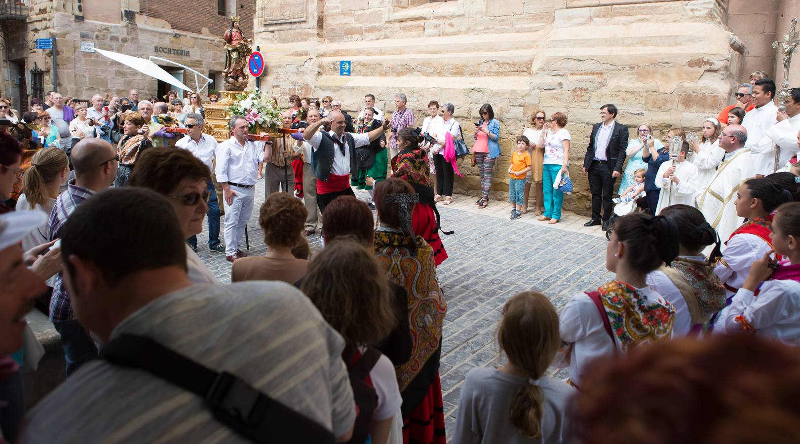 Procesión y degustaciones en Navarrete