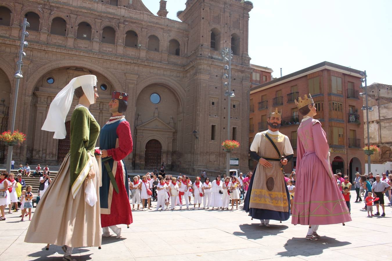 Alfaro dedica la jornada a las mujeres en su quinto día de fiestas