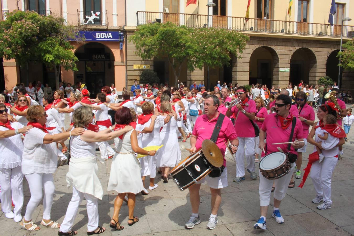 Alfaro dedica la jornada a las mujeres en su quinto día de fiestas