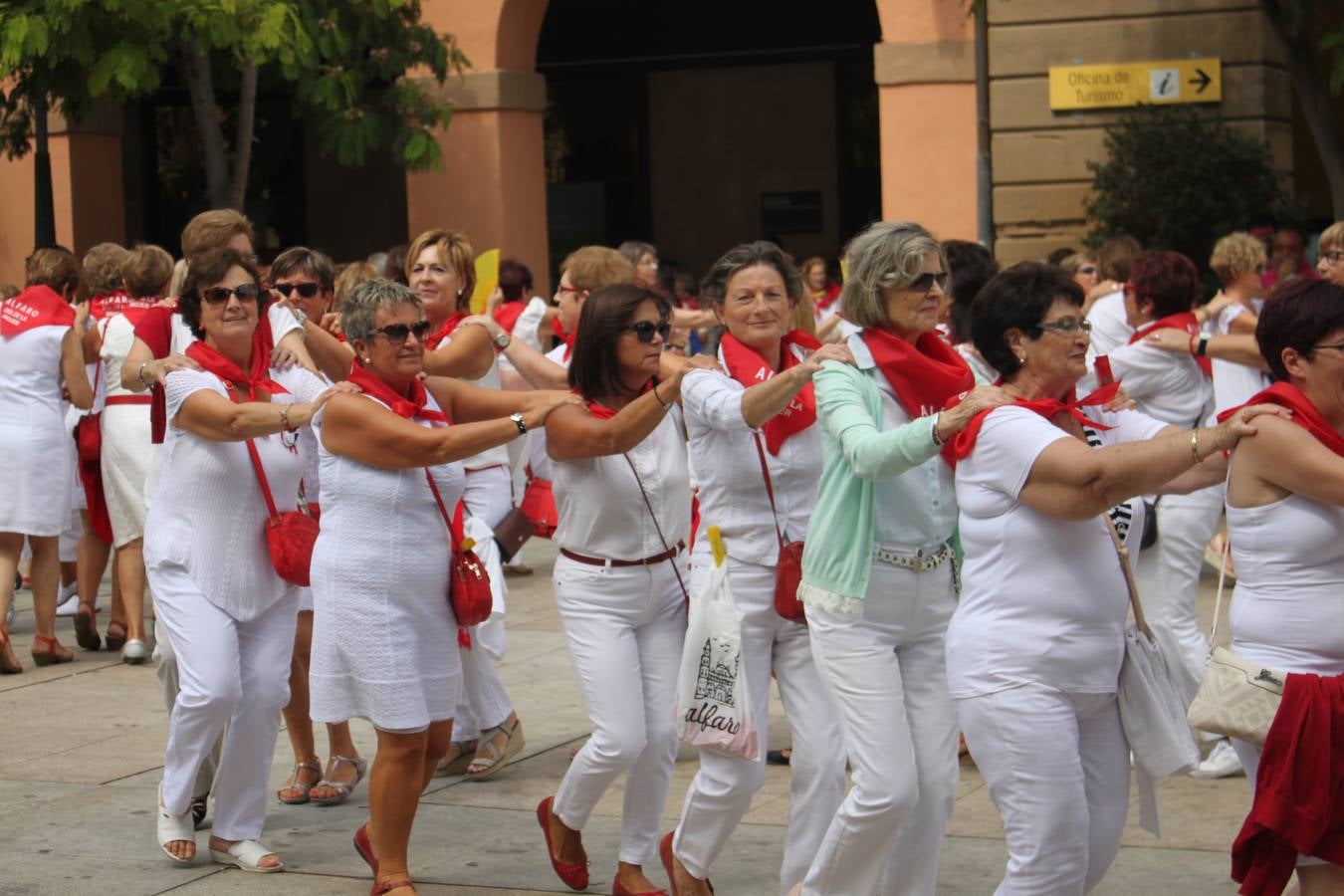 Alfaro dedica la jornada a las mujeres en su quinto día de fiestas