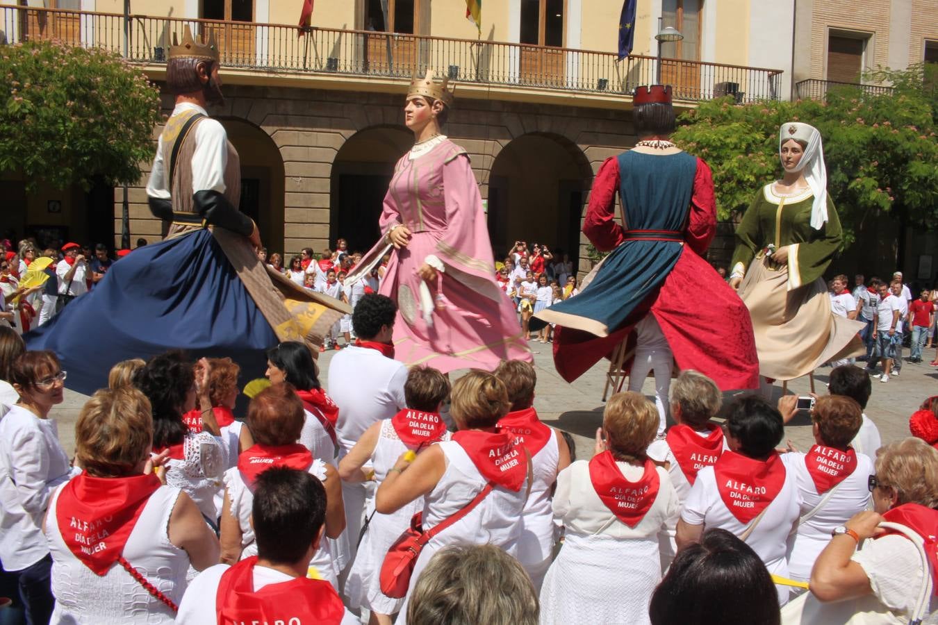 Alfaro dedica la jornada a las mujeres en su quinto día de fiestas