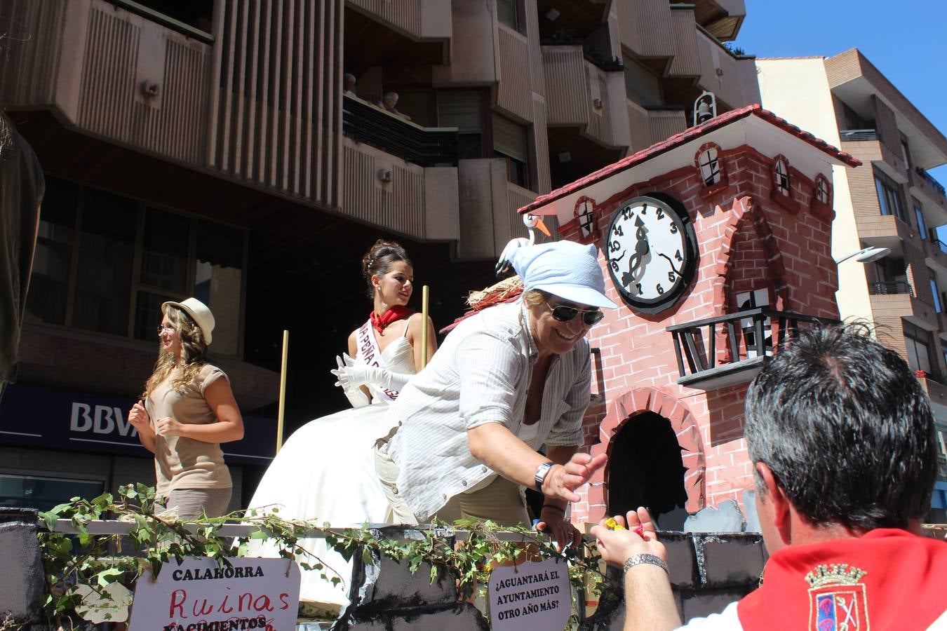 Las carrozas llenan las calles de Calahorra