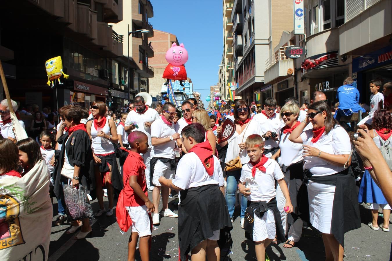 Las carrozas llenan las calles de Calahorra