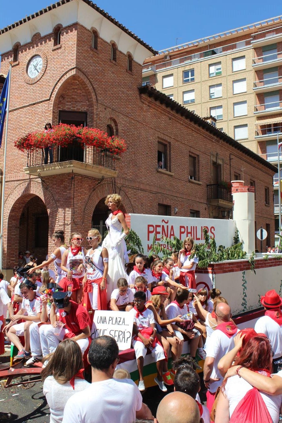 Las carrozas llenan las calles de Calahorra