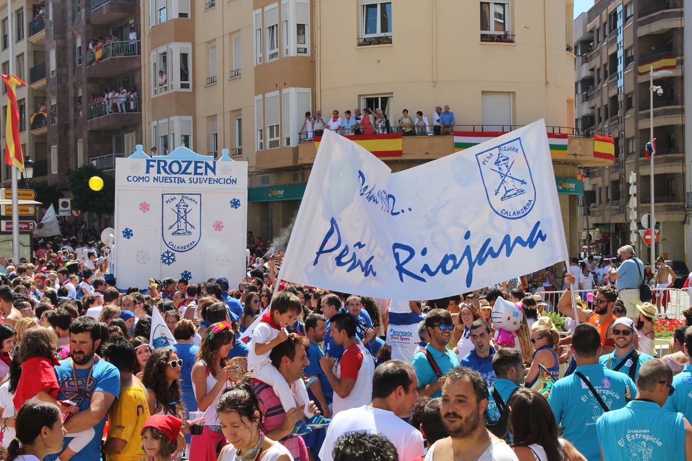 Las carrozas llenan las calles de Calahorra