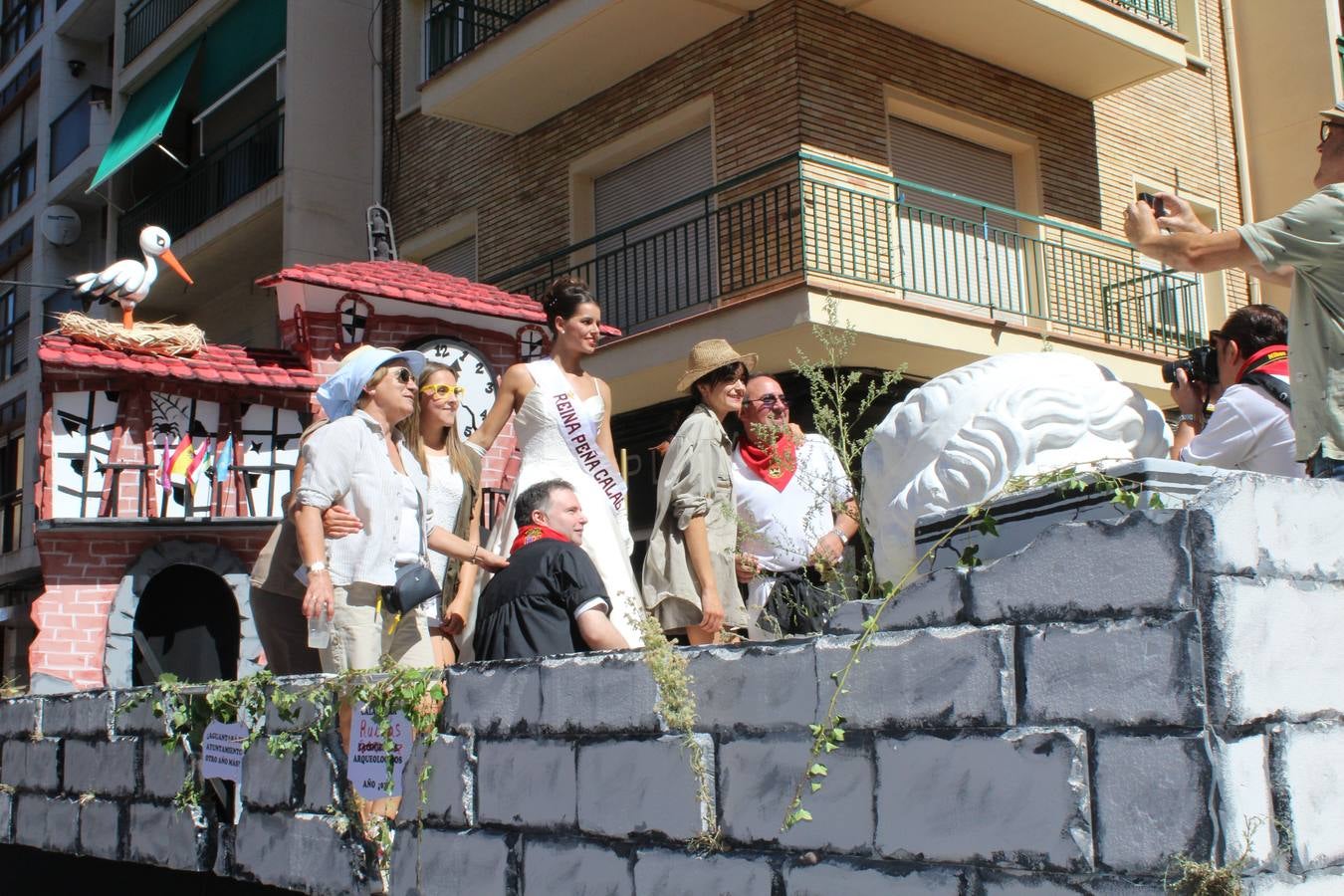 Las carrozas llenan las calles de Calahorra