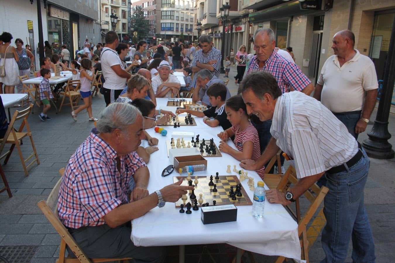 Arnedo flipa con malabares