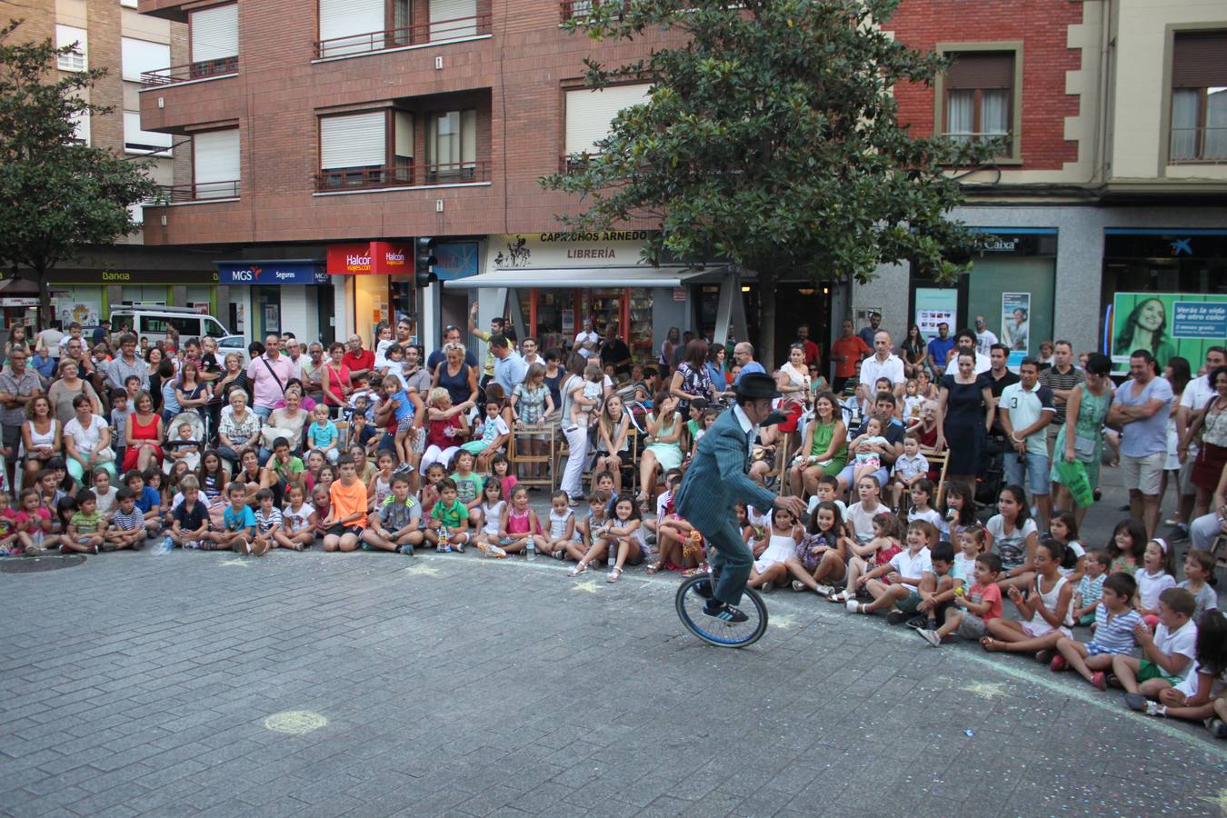 Arnedo flipa con malabares