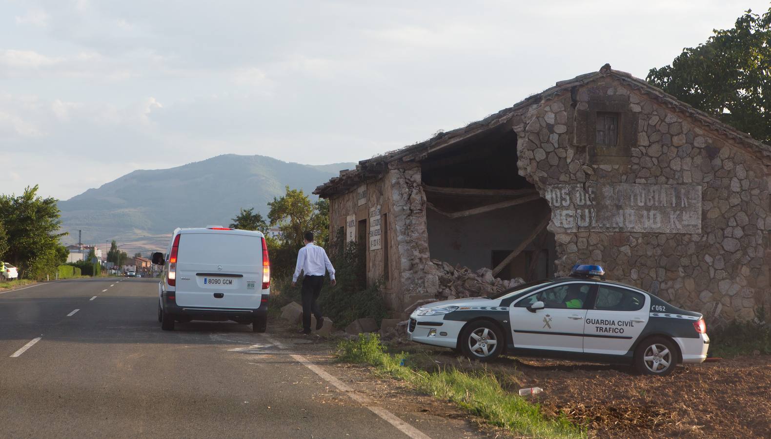 Fallece un conductor tras empotrar su vehículo contra un edificio en Baños