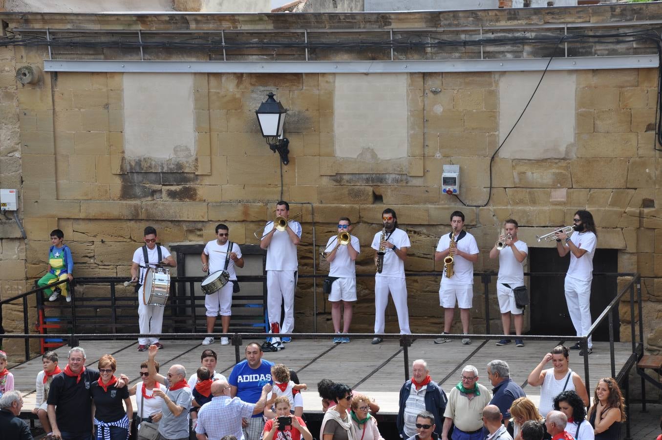 Agua para empezar las fiestas de San Vicente