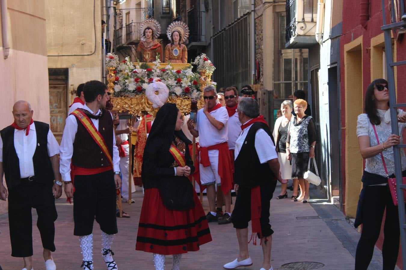 Autol, de procesión por San Adrián y Santa Natalia