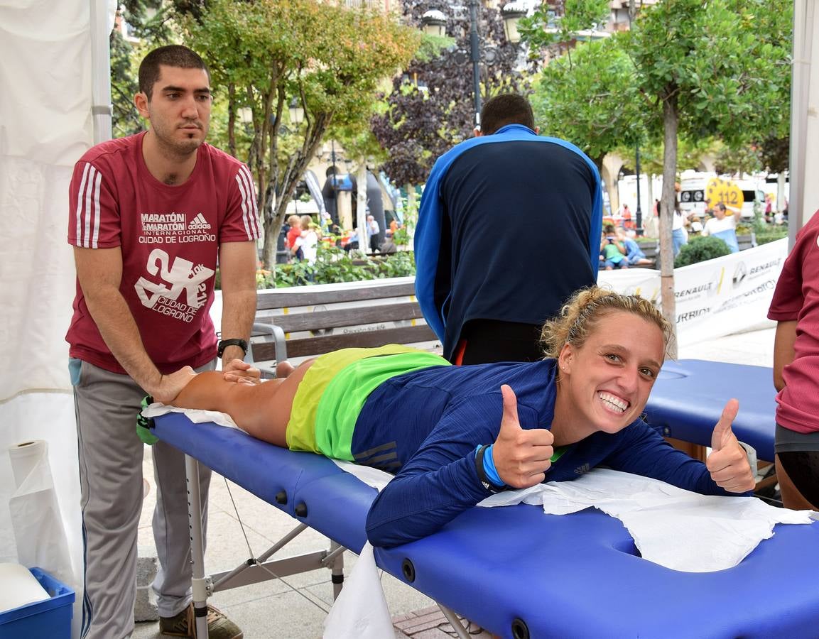 Ambiente en El Espolón para ver la Maratón