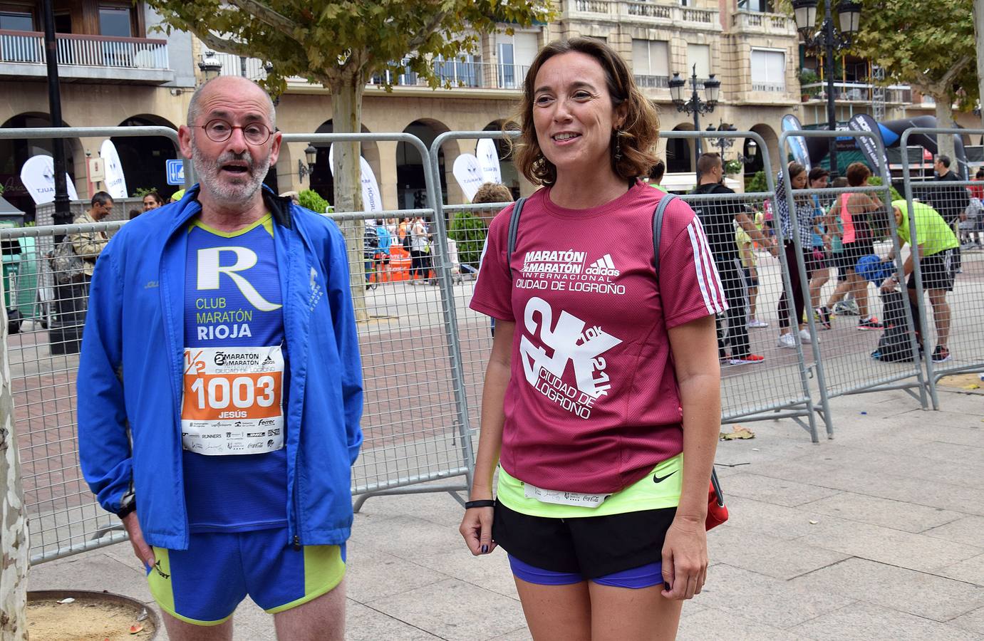 Ambiente en El Espolón para ver la Maratón