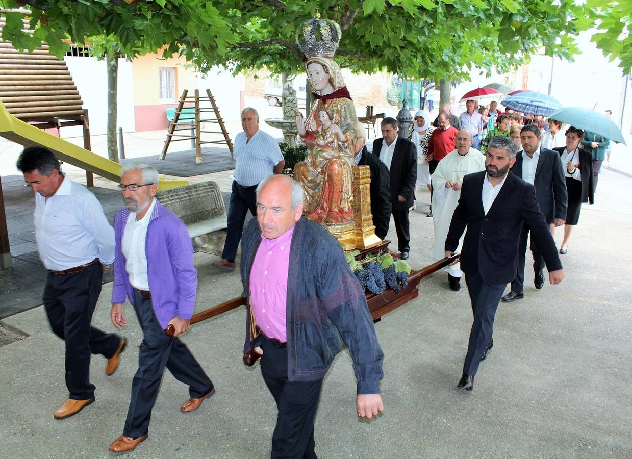 Misa y procesión en Medrano en las fiestas de la Virgen de Natividad