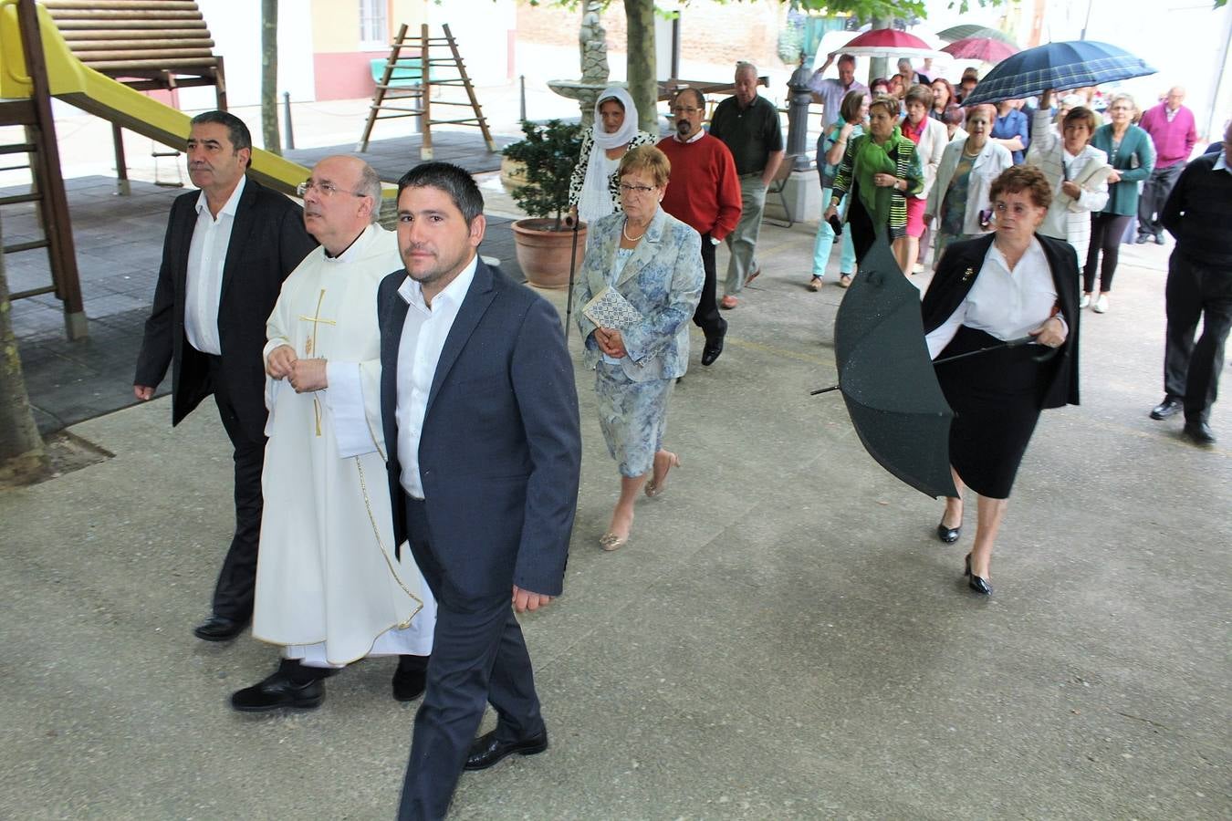 Misa y procesión en Medrano en las fiestas de la Virgen de Natividad