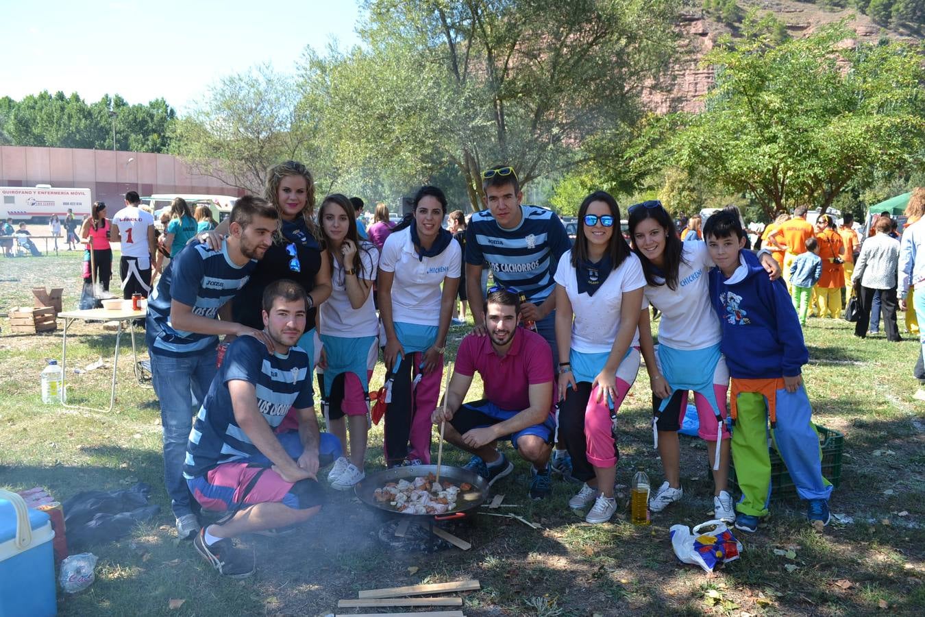 Fiesta en torno a la paella