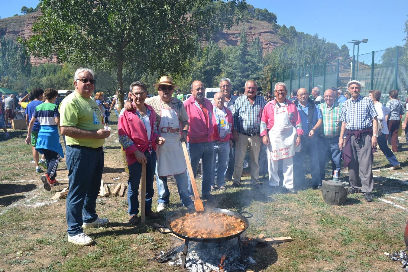 Fiesta en torno a la paella