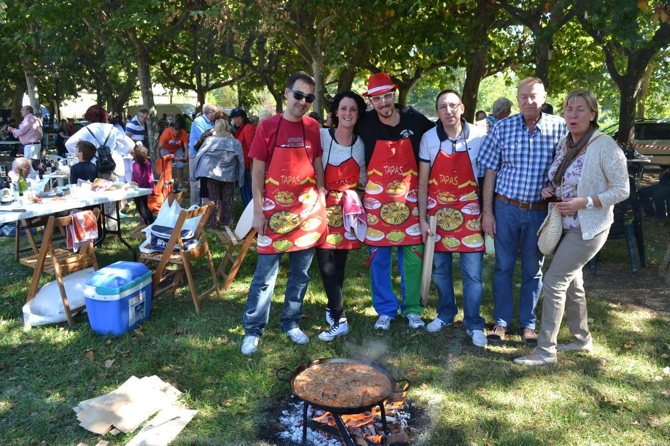 Fiesta en torno a la paella