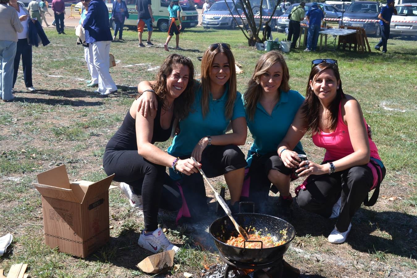 Fiesta en torno a la paella