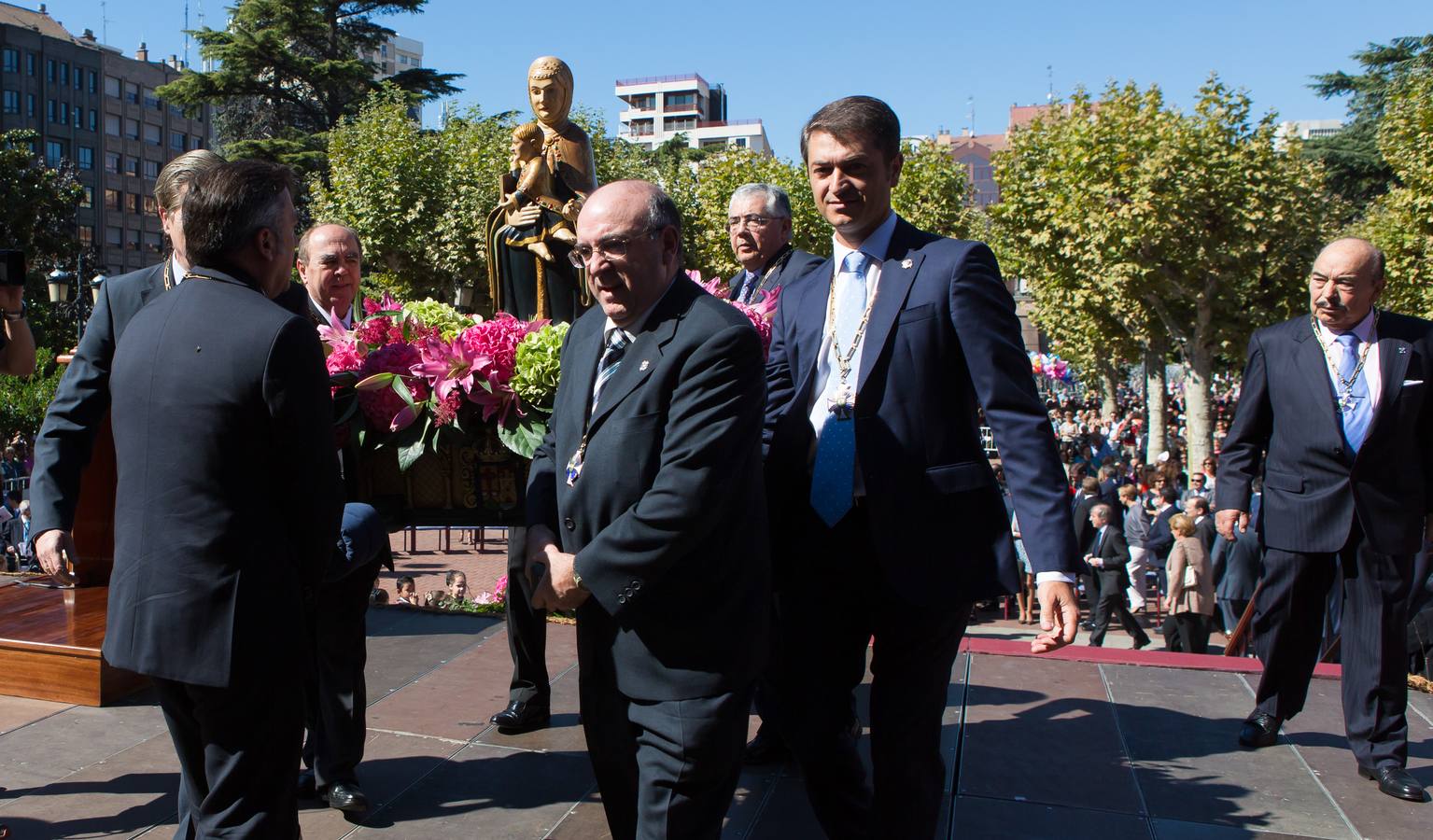 Ceniceros preside su primer pisado de la uva (I)