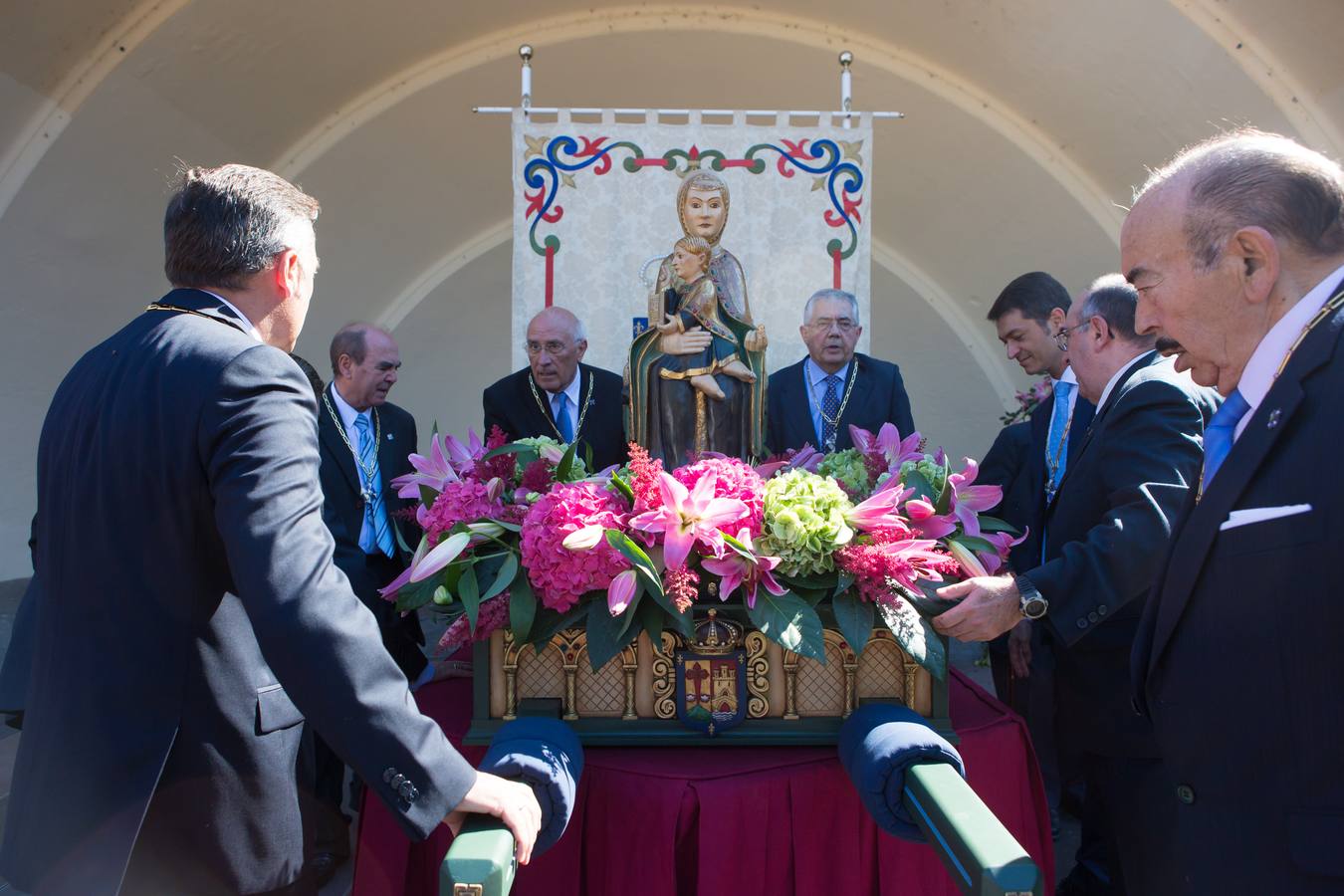 Ceniceros preside su primer pisado de la uva (I)