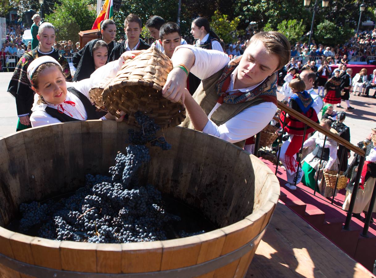 Ceniceros preside su primer pisado de la uva (I)