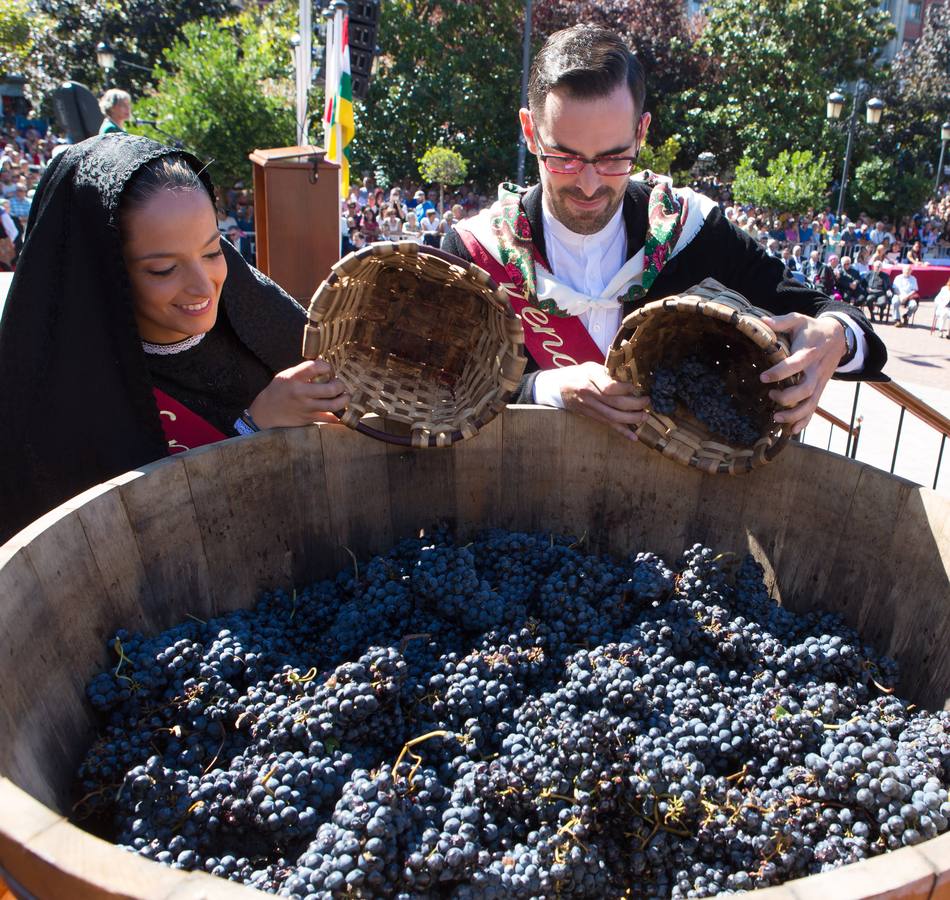 Ceniceros preside su primer pisado de la uva (I)