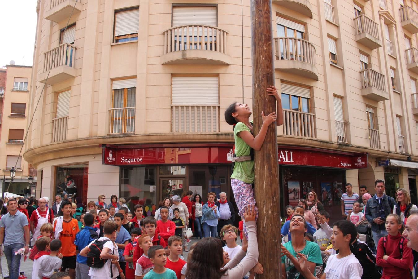 Vaquillas de juguete (y de verdad) en las fiestas de Arnedo