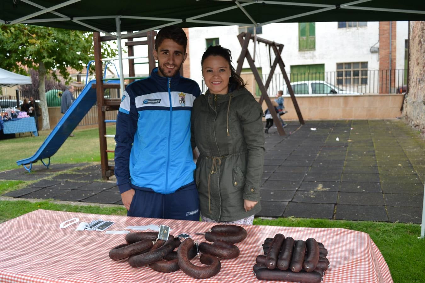 El tiempo desapacible no pudo con el festival del salchichón de Matute