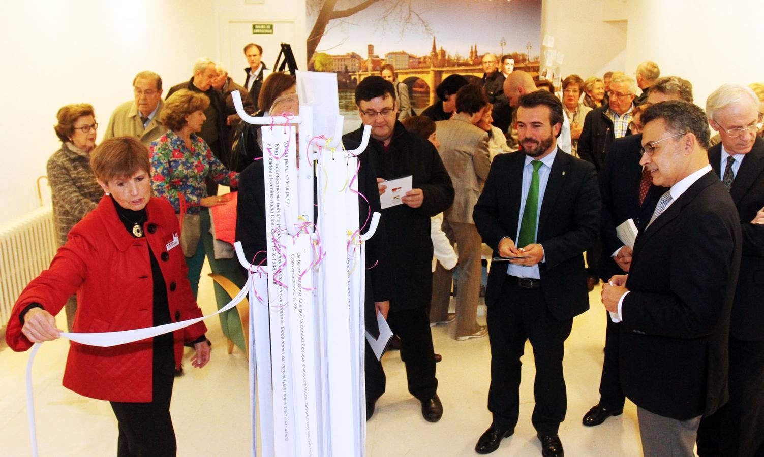 Inauguración en Logroño de la exposición sobre Escrivá de Balaguer, fundador del OPUS DEI