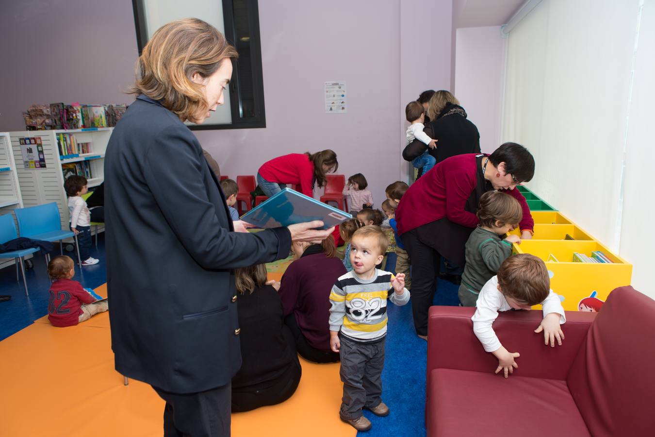 Inauguración de &#039;Héroes de cómic&#039; y excursión de la guardería Cuenta Cuentos en la Biblioteca Rafael Azcona