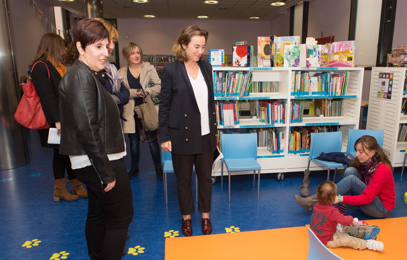 Inauguración de &#039;Héroes de cómic&#039; y excursión de la guardería Cuenta Cuentos en la Biblioteca Rafael Azcona