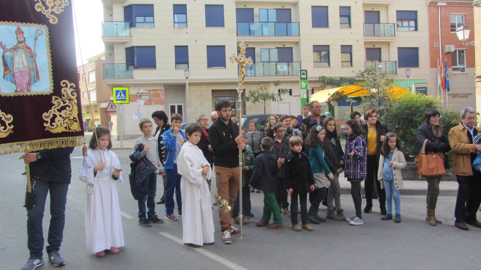 Alberite despide sus fiestas de San Martín con procesión y teatro infantil