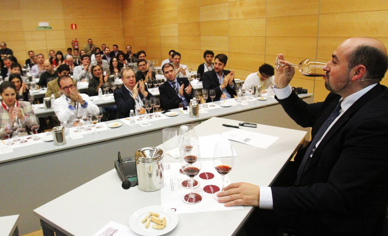 Un recorrido por la historia de los grandes vinos de Bodegas Riojanas desde 1942